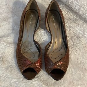 ANNE KLEIN OPTICAL Metallic SnakeSkin Leather Peep toe, kitten heel size 8.5